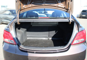 Подержанный автомобиль Hyundai Solaris Sedan 2014 года (17 фото)