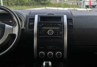 Подержанный автомобиль Nissan X-Trail 2011 года (12 фото)