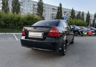Подержанный автомобиль Chevrolet Aveo Sedan 2011 года (5 фото)