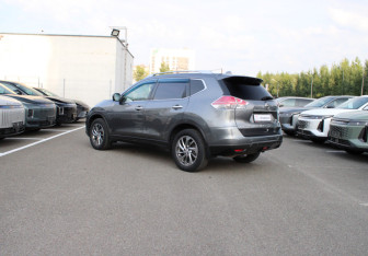 Подержанный автомобиль Nissan X-Trail 2015 года (6 фото)