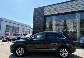Подержанный автомобиль Volkswagen Tiguan 2018 года (8 фото)