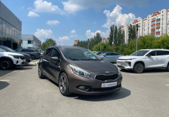 Подержанный автомобиль Kia Ceed Hatchback 2013 года (3 фото)