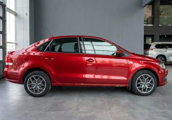 Подержанный автомобиль Volkswagen Polo Sedan 2012 года (4 фото)
