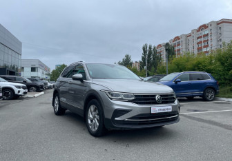 Подержанный автомобиль Volkswagen Tiguan 2021 года (3 фото)