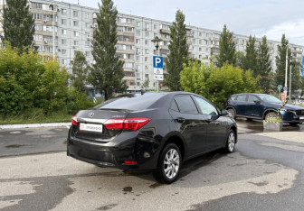 Подержанный автомобиль Toyota Corolla Sedan 2018 года (5 фото)