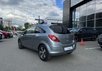 Подержанный автомобиль Opel Corsa 2011 года (7 фото)
