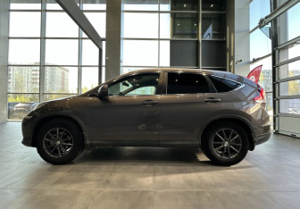 Подержанный автомобиль Honda CR-V 2012 года (4 фото)