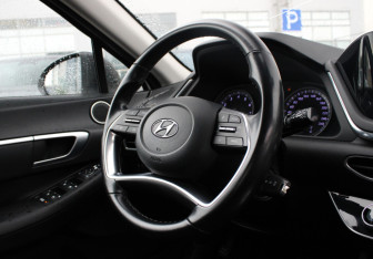 Подержанный автомобиль Hyundai Sonata 2021 года (13 фото)