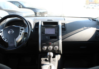 Подержанный автомобиль Nissan X-Trail 2014 года (9 фото)