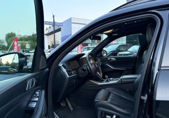 Подержанный автомобиль BMW X7 2021 года (9 фото)