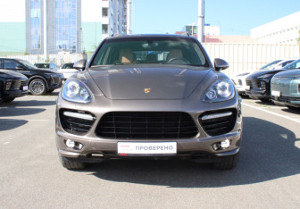 Подержанный автомобиль Porsche Cayenne 2013 года (2 фото)