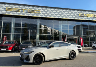 Подержанный автомобиль Changan UNI-V 2024 года (1 фото)