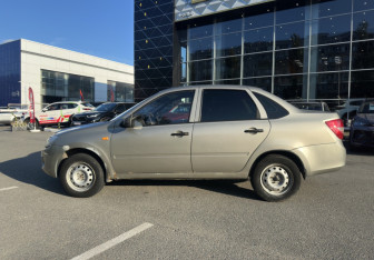 Подержанный автомобиль LADA (ВАЗ) Granta Sedan 2012 года (8 фото)