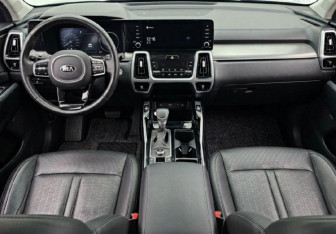 Подержанный автомобиль Kia Sorento 2021 года (9 фото)