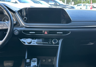 Подержанный автомобиль Hyundai Sonata 2020 года (13 фото)