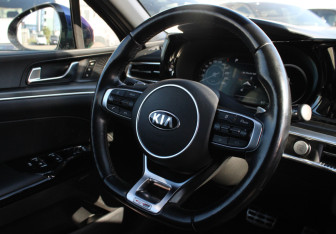Подержанный автомобиль Kia K5 2021 года (14 фото)