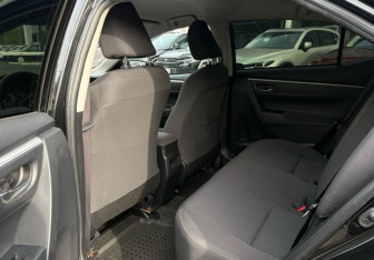 Подержанный автомобиль Toyota Corolla Sedan 2018 года (12 фото)