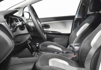 Подержанный автомобиль Kia Ceed Hatchback 2018 года (10 фото)