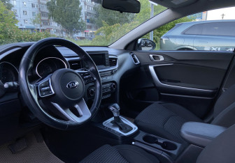 Подержанный автомобиль Kia Ceed Hatchback 2019 года (9 фото)