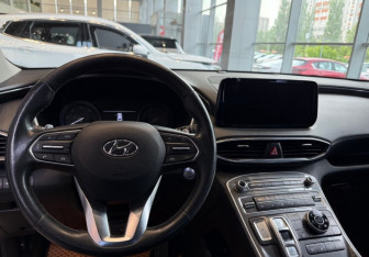 Подержанный автомобиль Hyundai Santa Fe 2021 года (10 фото)