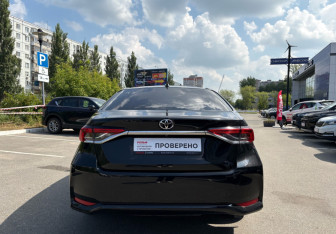 Подержанный автомобиль Toyota Corolla Sedan 2019 года (6 фото)
