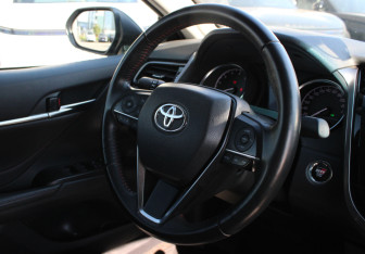 Подержанный автомобиль Toyota Camry Sedan 2021 года (14 фото)