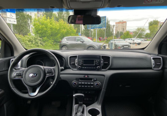 Подержанный автомобиль Kia Sportage 2017 года (11 фото)