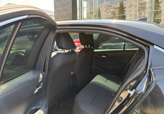 Подержанный автомобиль Toyota Corolla Sedan 2019 года (12 фото)