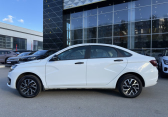 Подержанный автомобиль LADA (ВАЗ) Vesta Sedan 2023 года (4 фото)