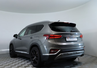 Подержанный автомобиль Hyundai Santa Fe 2019 года (8 фото)