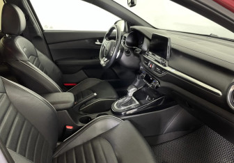 Подержанный автомобиль Kia Cerato Sedan 2020 года (11 фото)