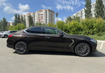 Подержанный автомобиль Genesis G70 2019 года (4 фото)