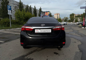 Подержанный автомобиль Toyota Corolla Sedan 2018 года (6 фото)