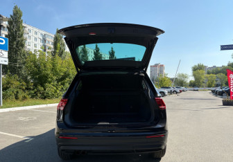 Подержанный автомобиль Volkswagen Tiguan 2018 года (17 фото)