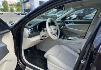 Подержанный автомобиль Genesis G70 2019 года (9 фото)