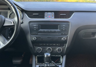 Подержанный автомобиль Skoda Octavia Liftback 2013 года (13 фото)