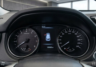 Подержанный автомобиль Nissan X-Trail 2016 года (8 фото)