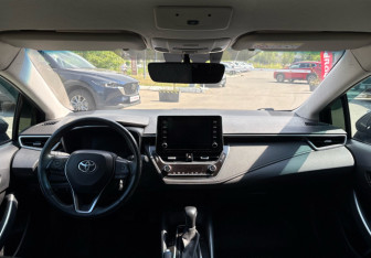 Подержанный автомобиль Toyota Corolla Sedan 2019 года (11 фото)