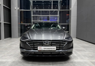 Подержанный автомобиль Hyundai Sonata 2021 года (2 фото)