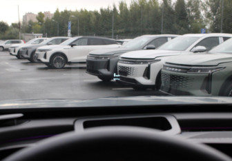 Подержанный автомобиль Exeed RX 2023 года (25 фото)