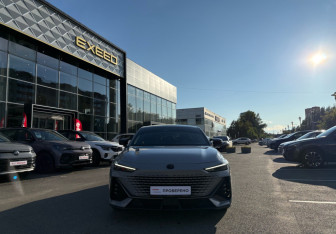 Подержанный автомобиль Changan UNI-V 2024 года (2 фото)