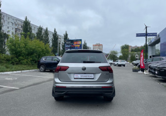 Подержанный автомобиль Volkswagen Tiguan 2021 года (6 фото)