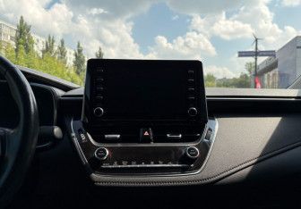 Подержанный автомобиль Toyota Corolla Sedan 2019 года (13 фото)