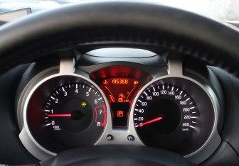 Подержанный автомобиль Nissan Juke 2011 года (18 фото)