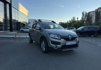 Подержанный автомобиль Renault Sandero 2017 года (3 фото)