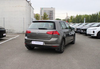 Подержанный автомобиль Volkswagen Golf Hatchback 2013 года (4 фото)