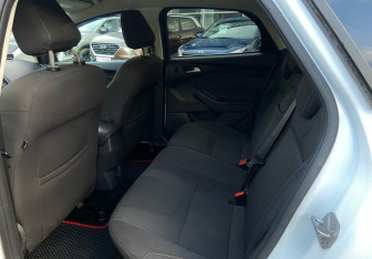 Подержанный автомобиль Ford Focus Hatchback 2012 года (12 фото)
