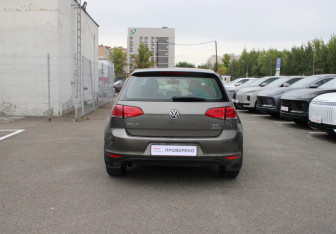 Подержанный автомобиль Volkswagen Golf Hatchback 2013 года (5 фото)