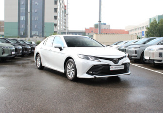 Подержанный автомобиль Toyota Camry Sedan 2018 года (3 фото)