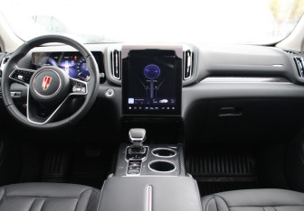 Подержанный автомобиль Hongqi HS3 2025 года (9 фото)